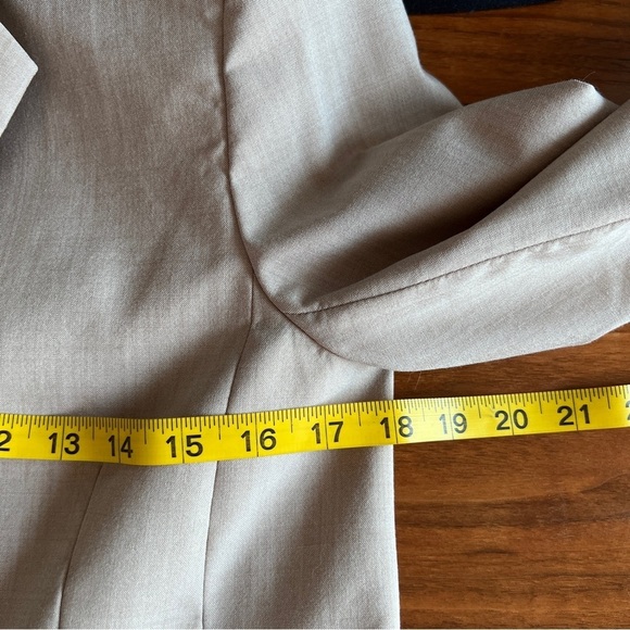Aritzia Babaton Atelier Leonard Double-Breasted Beige Blazer size 2 - Picture 13 of 15